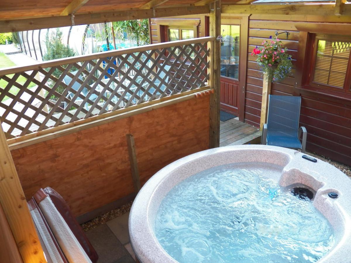 Cypress Log Cabins Accommodation Godshill (Hampshire) Exterior foto