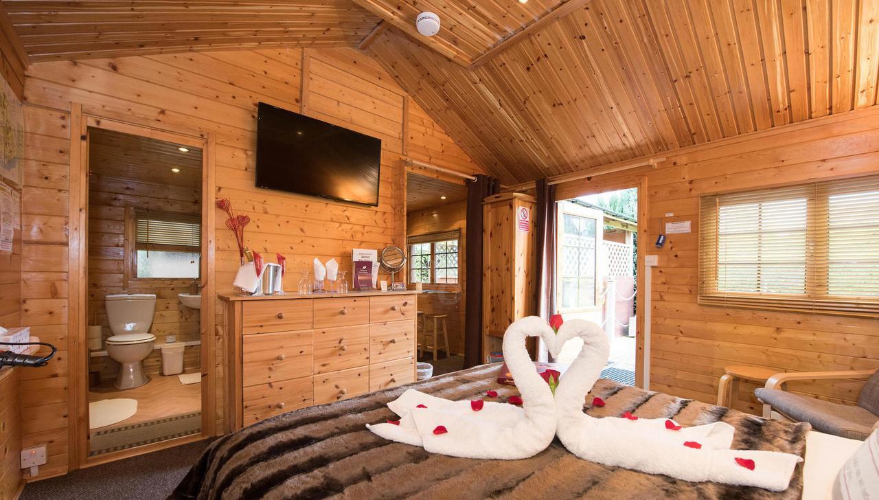 Cypress Log Cabins Accommodation Godshill (Hampshire) Exterior foto